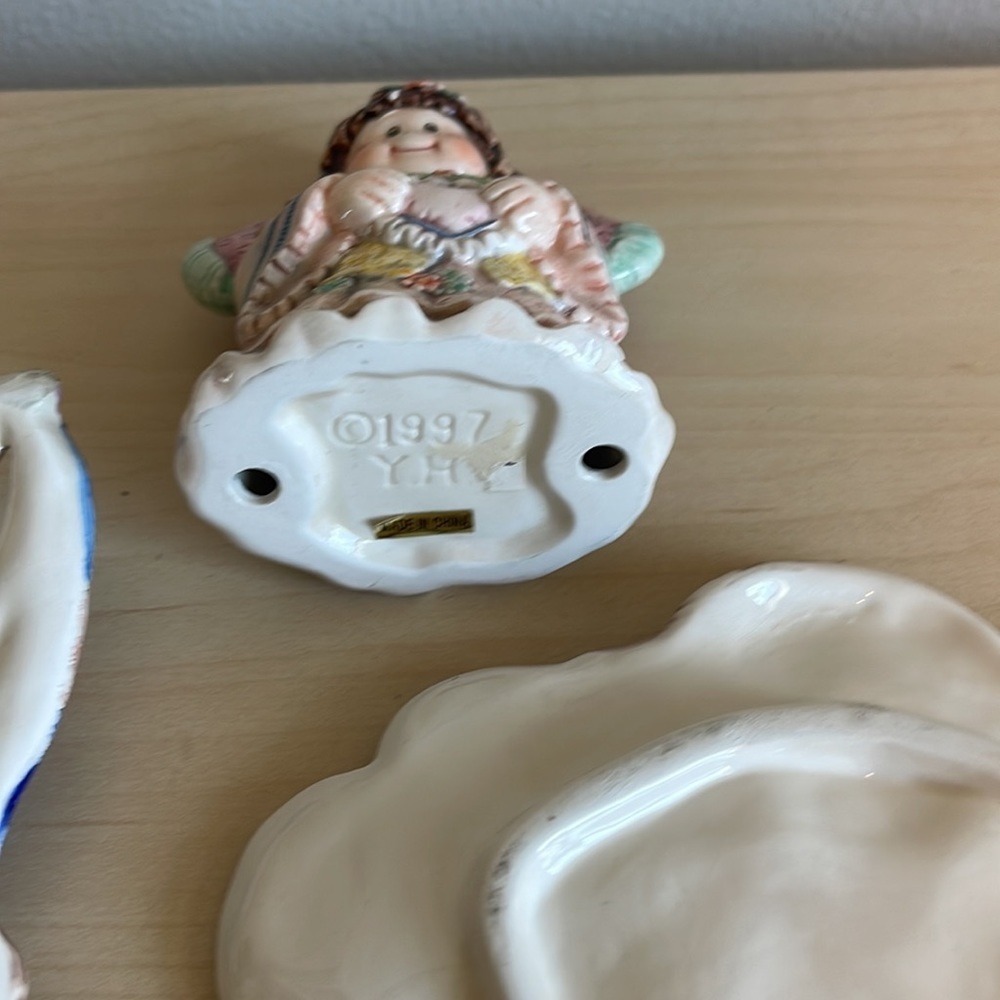 - Vintage 1997 ugh porcelain china - Picture 7 of 12